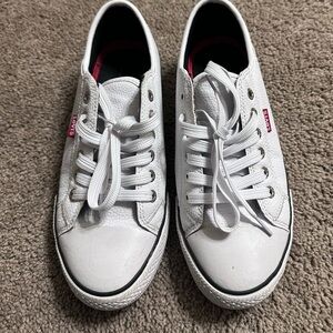 Levi's Classic White Lace-Up Sneakers. ( use no box )